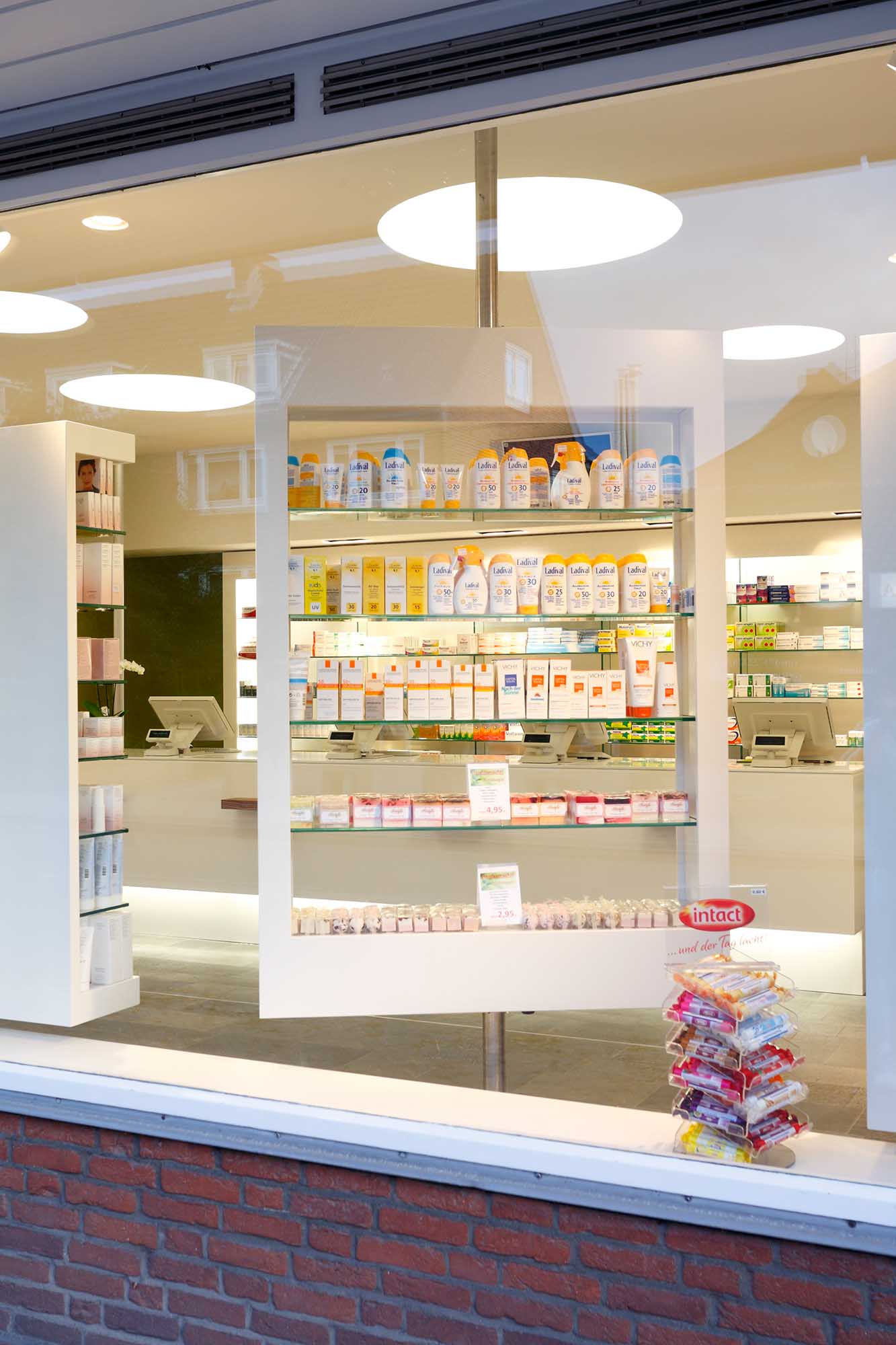 Schaufenster, Umbau einer Apotheke in Heikendorf